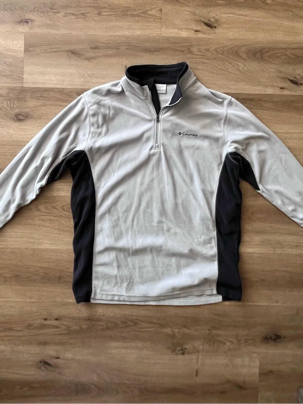 Columbia Men's Light Gray and Black Quarter-Zip Fleece